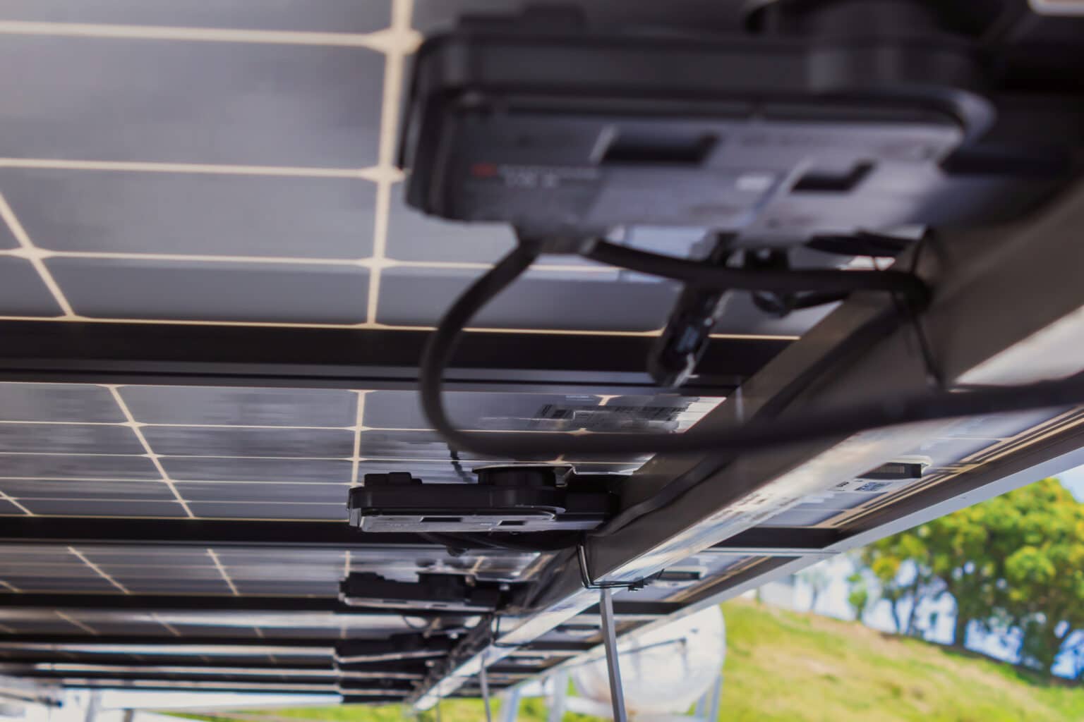 Zonnepanelen: serie of parallel schakelen? [Verschil + advies]